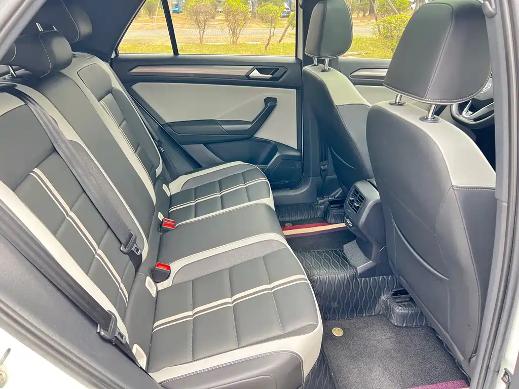 VOLKSWAGEN T ROC EXPLORING SONGS