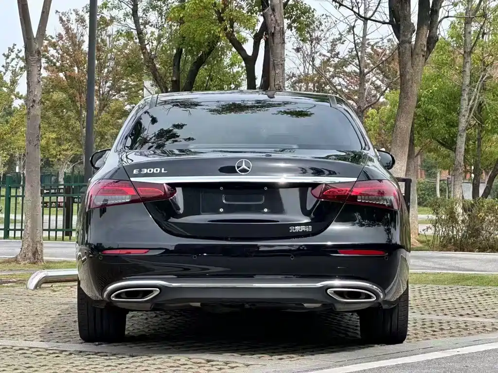 Mercedes-Benz E-Class — миниатюра 8