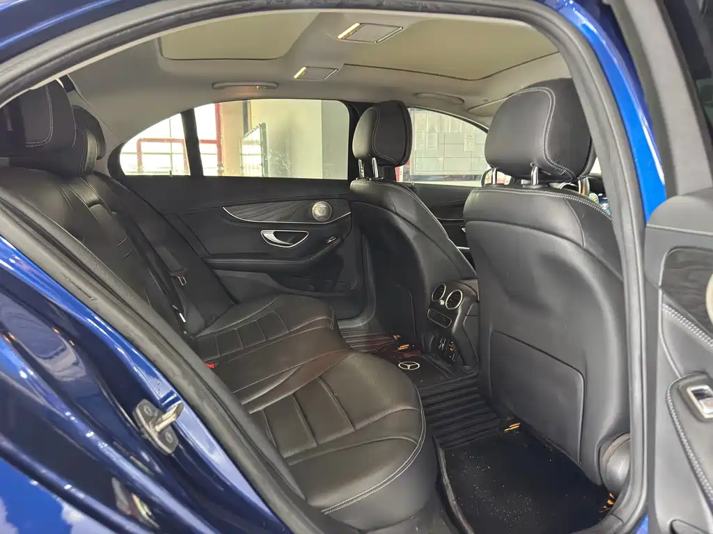 Mercedes-Benz C-Class — миниатюра 11