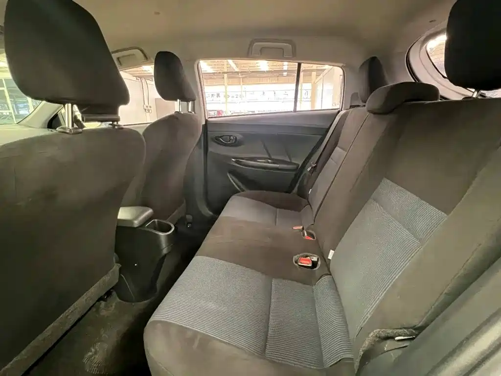 Toyota Yaris L — миниатюра 9