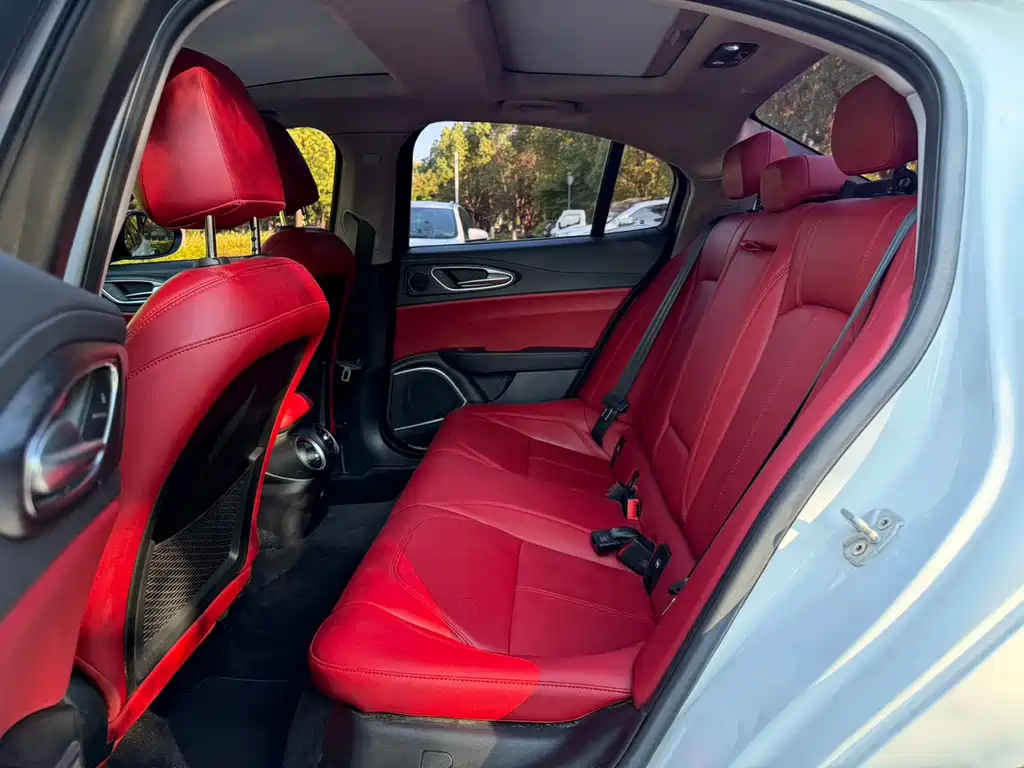 Alfa Romeo Giulia — миниатюра 12
