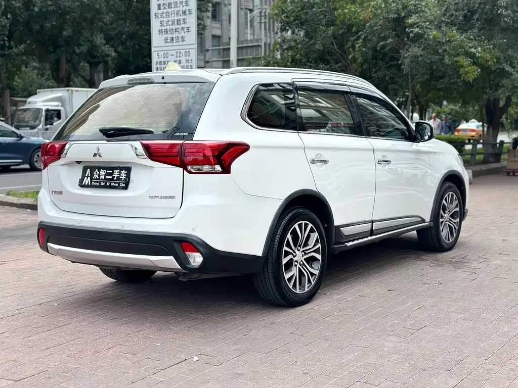 Mitsubishi Outlander — миниатюра 4