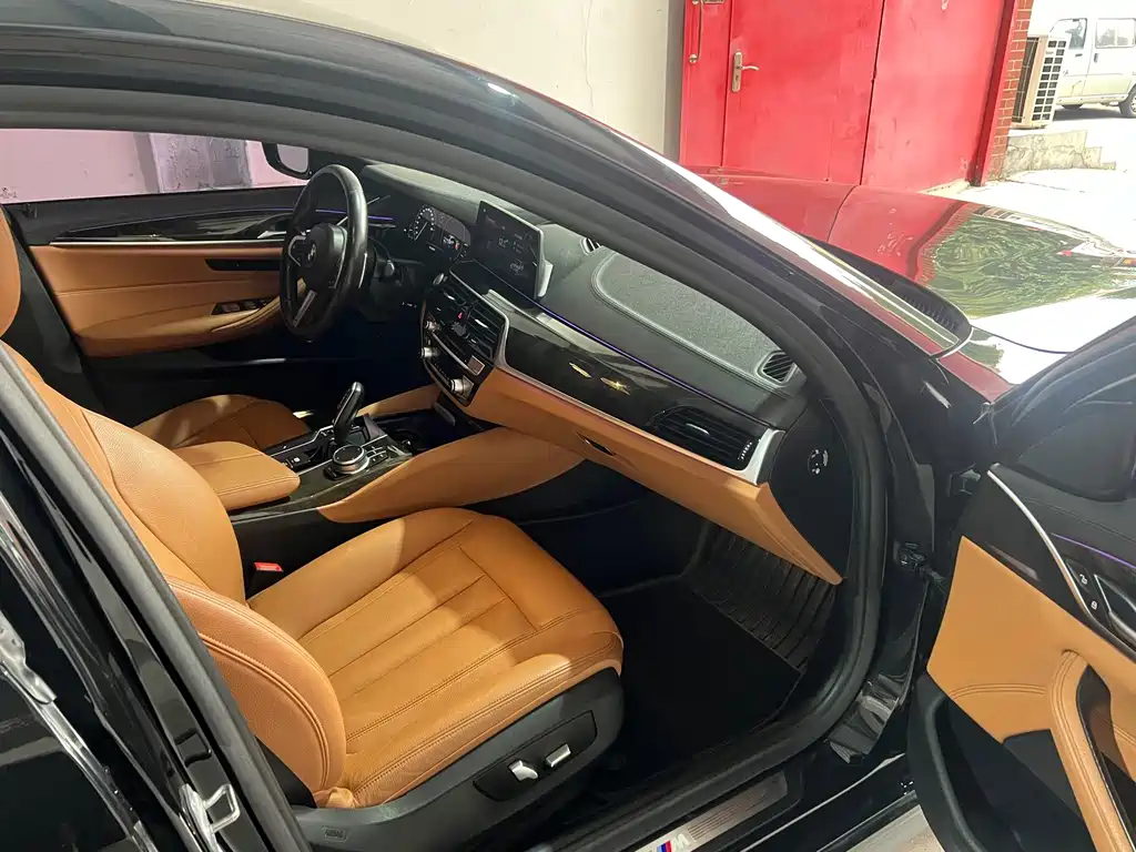 BMW 5 Series — миниатюра 11