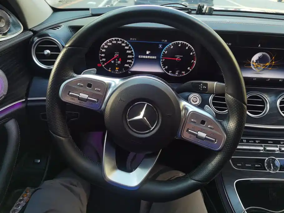 Mercedes-Benz E-Class — миниатюра 15