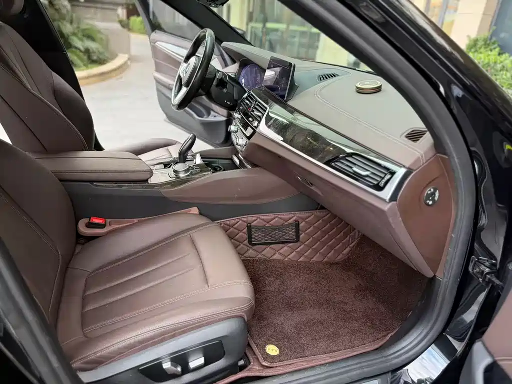 BMW 5 Series — миниатюра 6