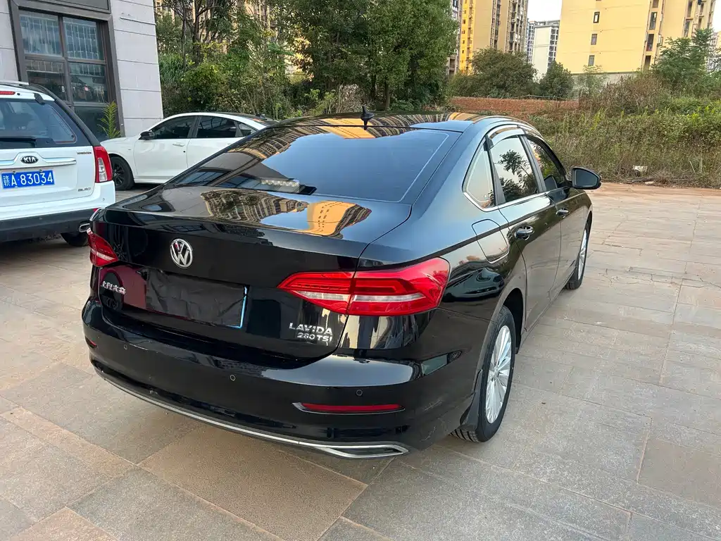 Volkswagen Lavida — миниатюра 5