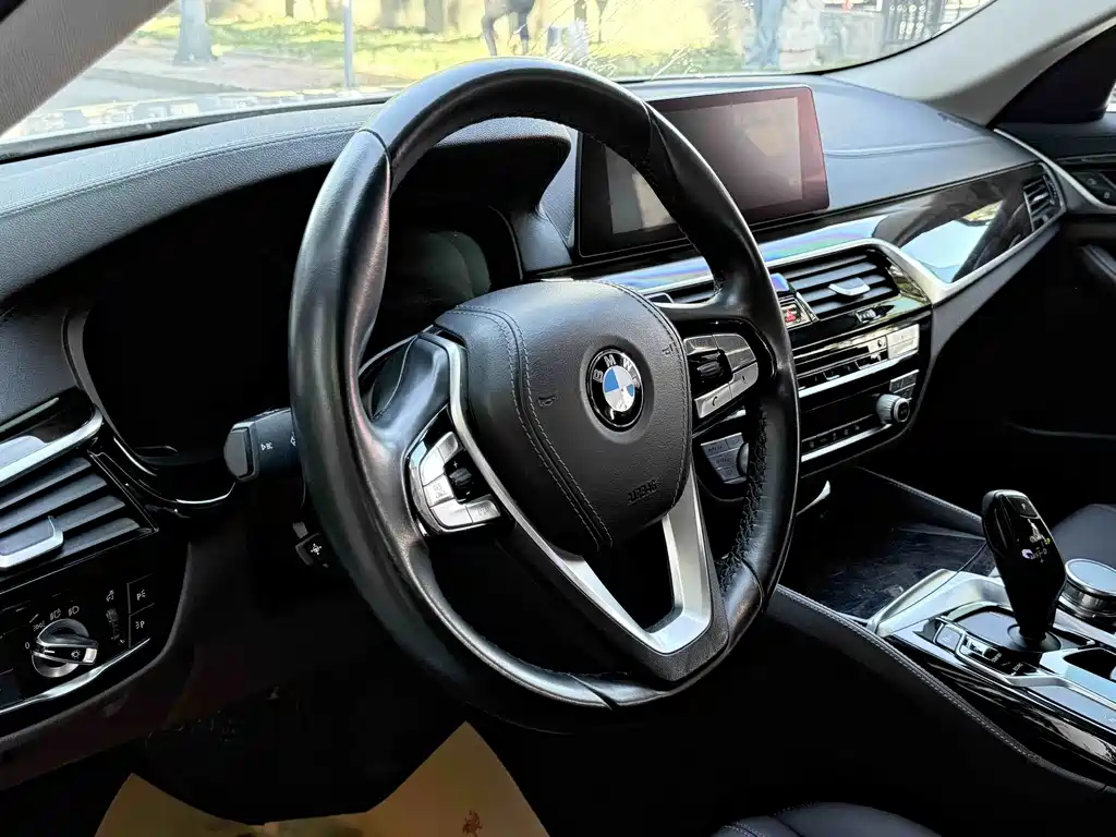 BMW 5 Series — миниатюра 14