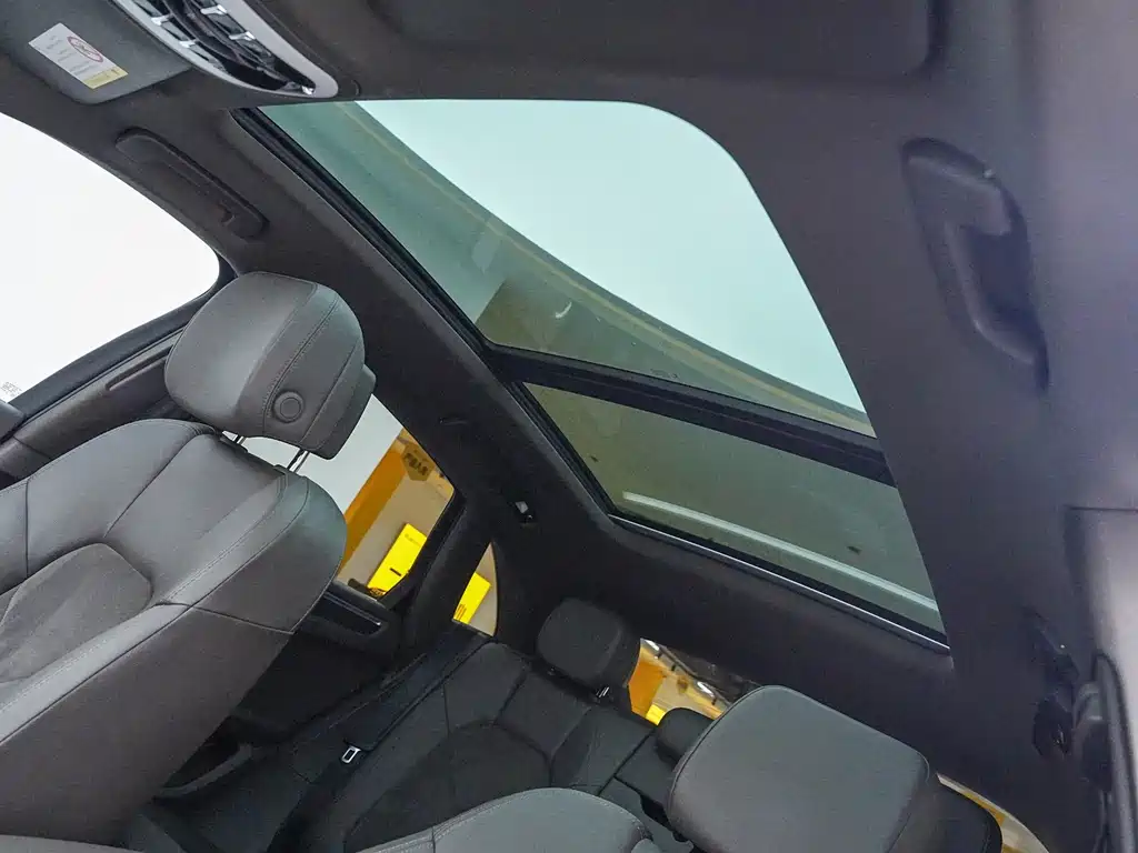 Porsche Macan — миниатюра 14