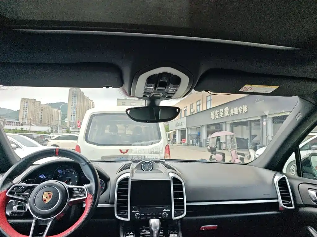Porsche Cayenne — миниатюра 19