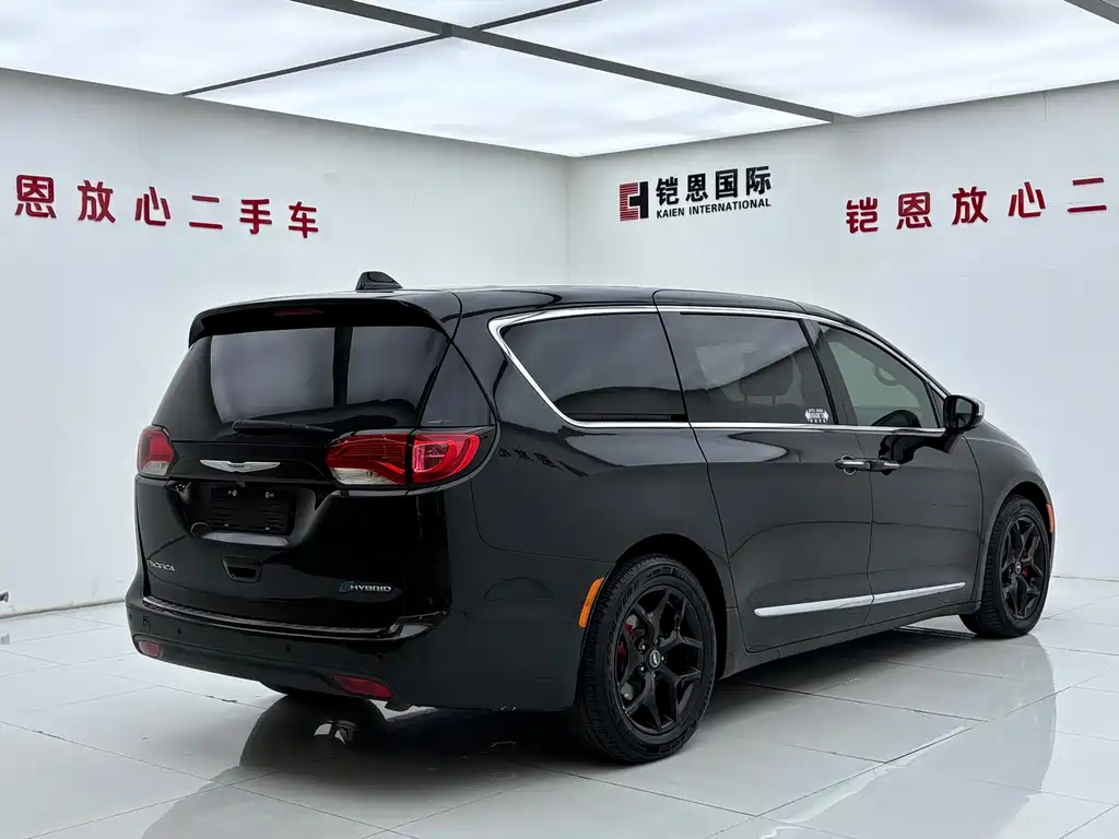 Chrysler Grand Voyager PHEV (Import) — миниатюра 18