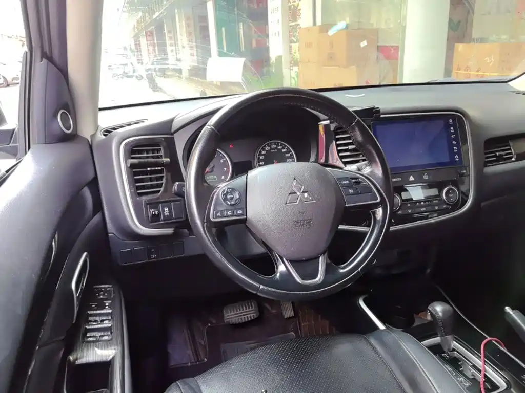 Mitsubishi Outlander — миниатюра 13