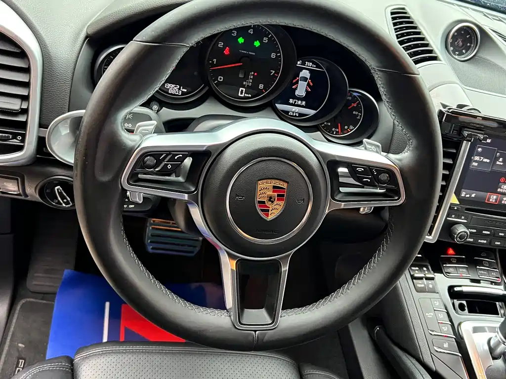 Porsche Cayenne — миниатюра 21