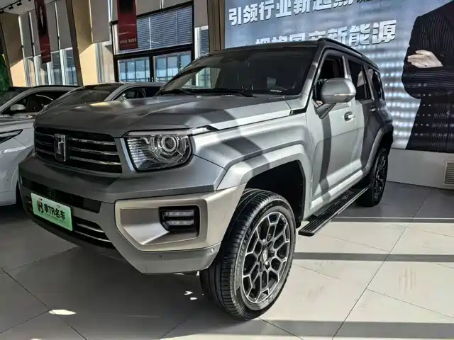 2025 TANK 700