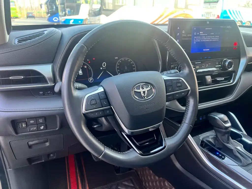 Toyota Highlander 2022 2.5L 7 мест
