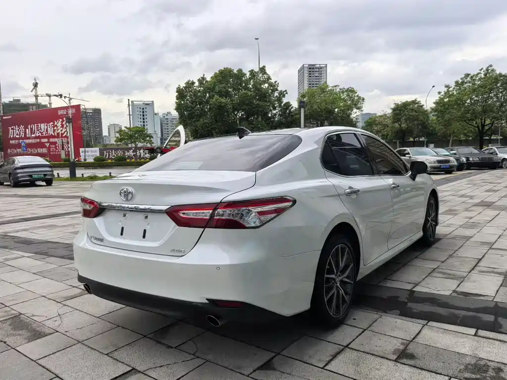 TOYOTA CAMRY
