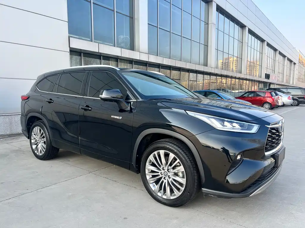 Toyota Highlander 2022 2.5L 7 мест