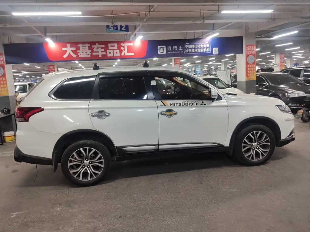 MITSUBISHI OUTLANDER