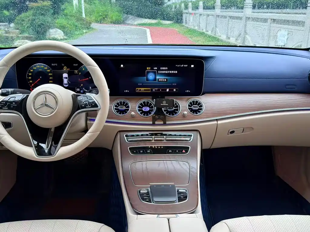Mercedes-Benz E-Class — миниатюра 6