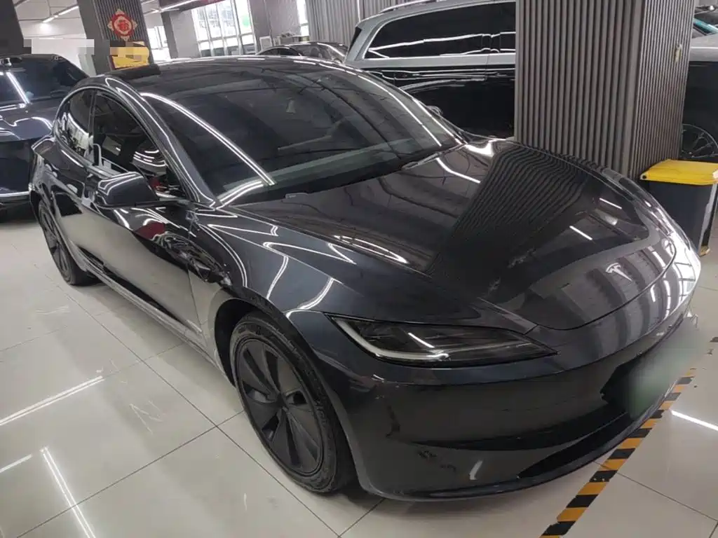 Tesla Model 3 — миниатюра 4
