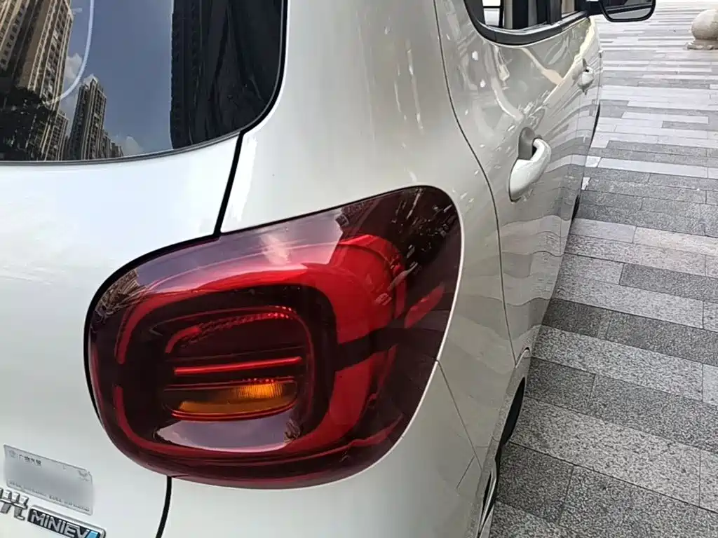 Wuling MINIEV — миниатюра 8