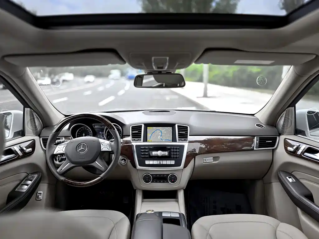 Mercedes-Benz M-Class — миниатюра 10