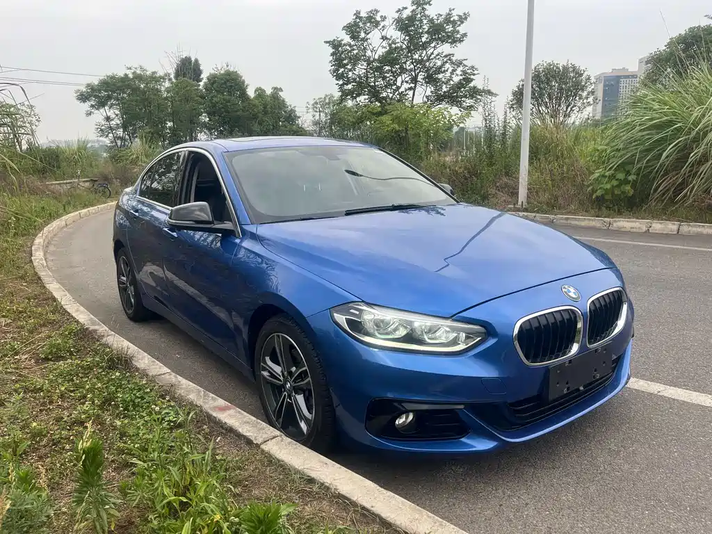BMW  1 SERIES