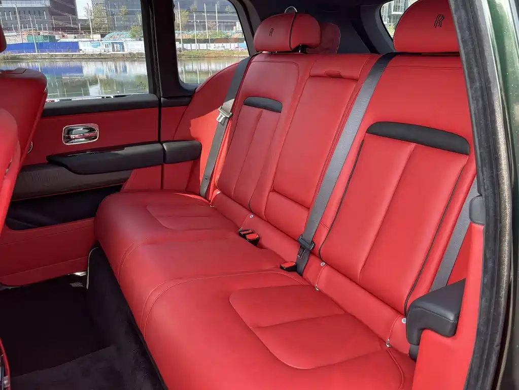 Rolls-Royce Cullinan — миниатюра 12