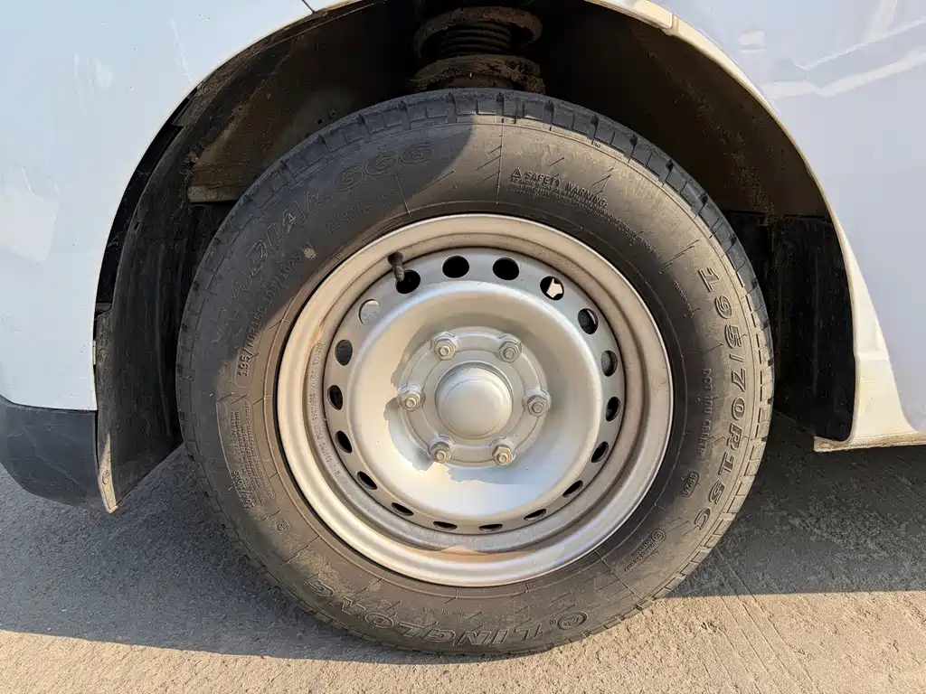 Wuling Yangguang — миниатюра 11