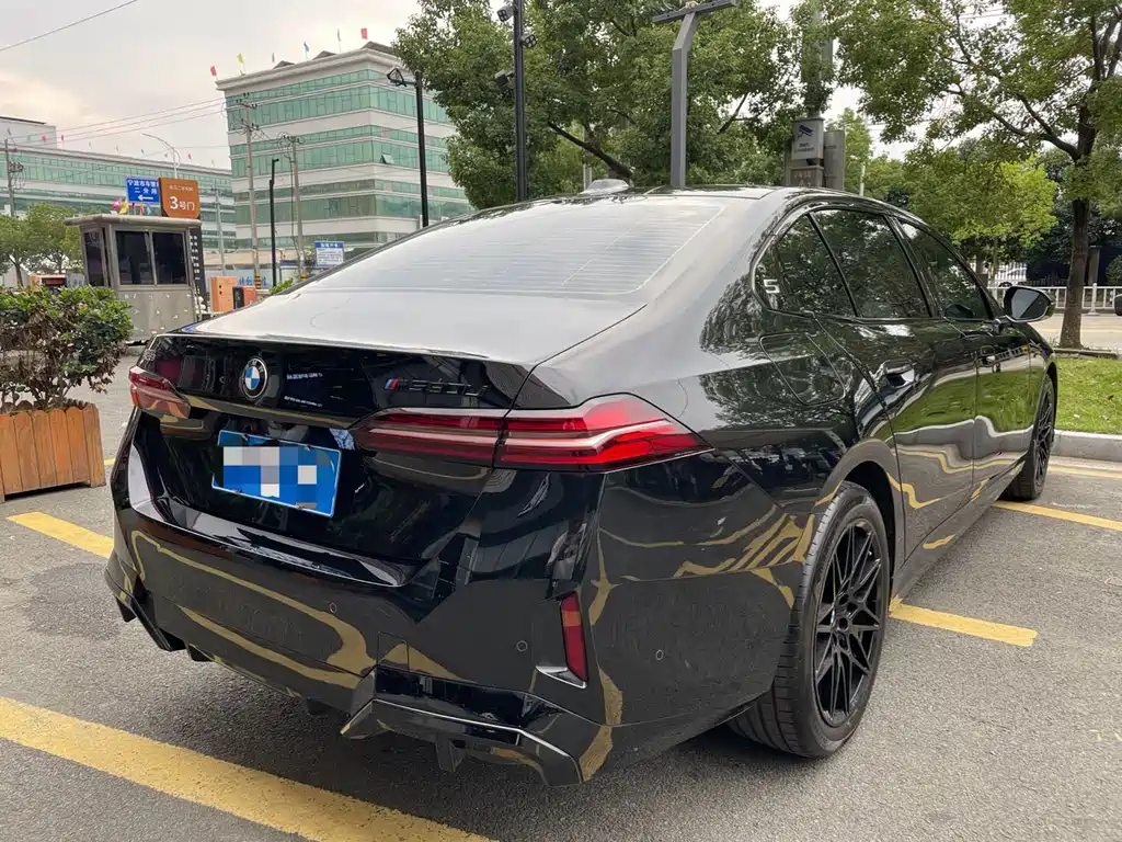 BMW 5 Series — миниатюра 8