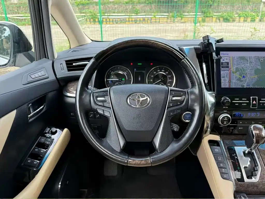 Toyota Vellfire — миниатюра 9