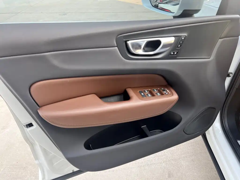 Volvo XC60 2023 B5 Luxury