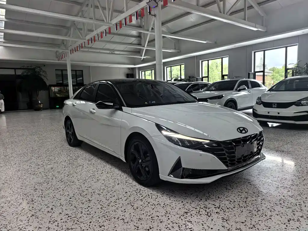 Hyundai Elantra — миниатюра 3