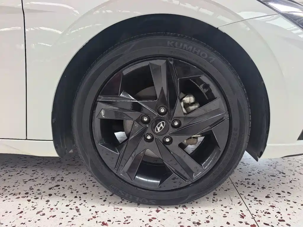 Hyundai Elantra — миниатюра 25