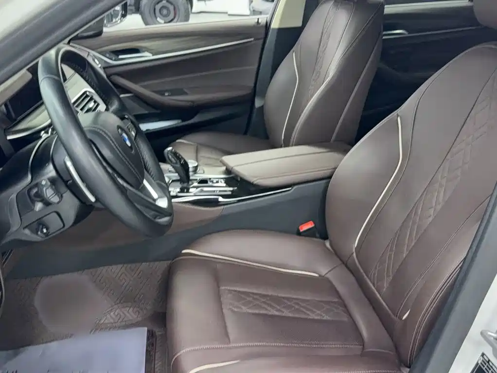 BMW 5 Series — миниатюра 10