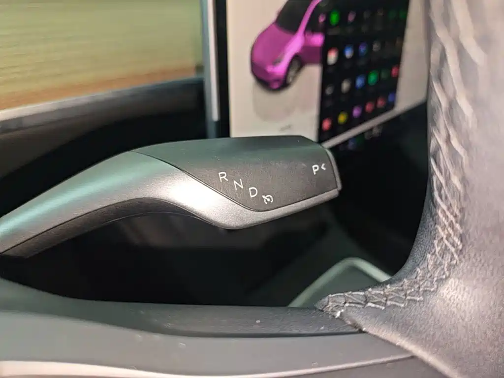 Tesla Model Y — миниатюра 14