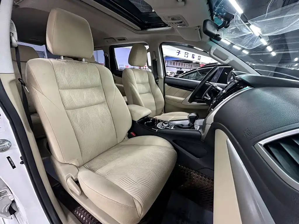 Mitsubishi Pajero Sport (Import) — миниатюра 14
