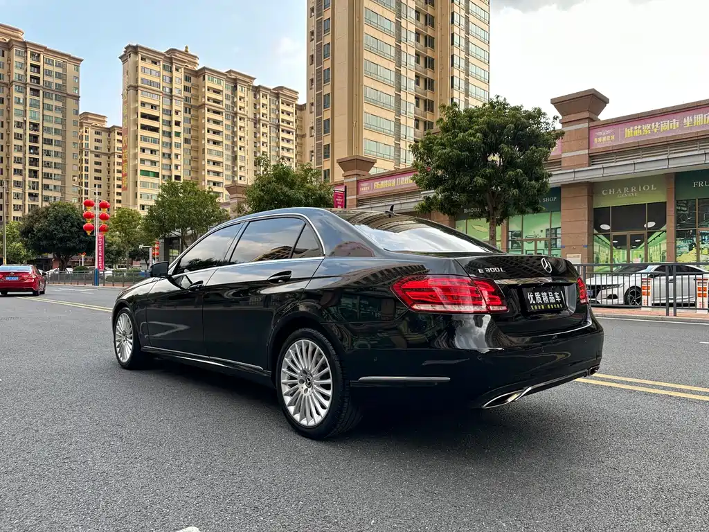 Mercedes-Benz E-Class — миниатюра 6