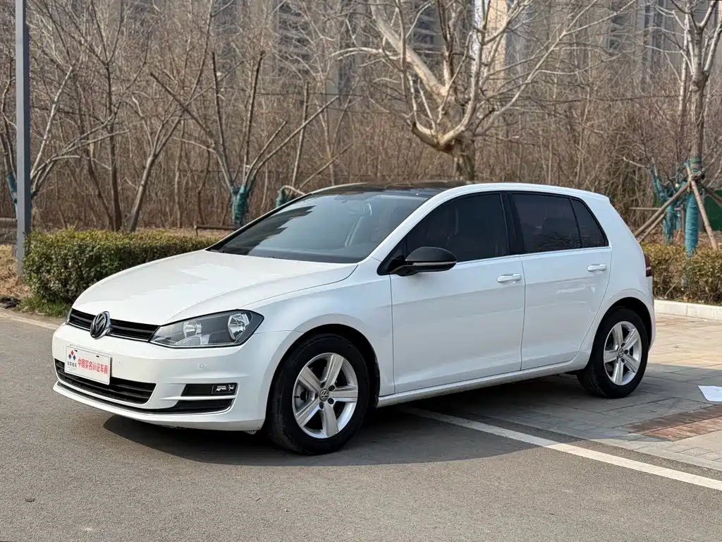 VOLKSWAGEN GOLF