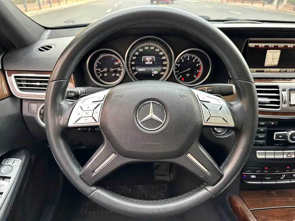 Mercedes-Benz E-Class — миниатюра 16