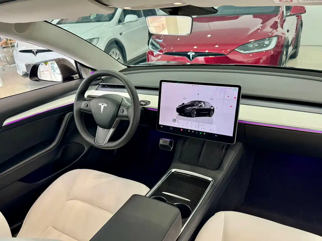Tesla Model 3 — миниатюра 7