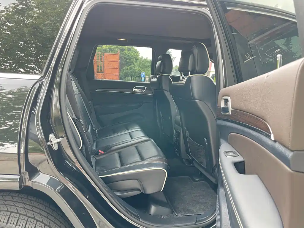 Jeep Grand Cherokee (Import) — миниатюра 12