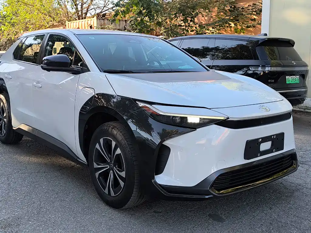 Toyota bZ4X — миниатюра 2