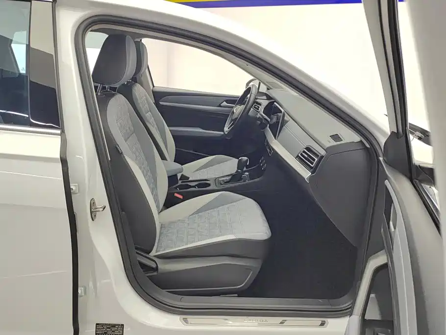 Volkswagen Lavida — миниатюра 8