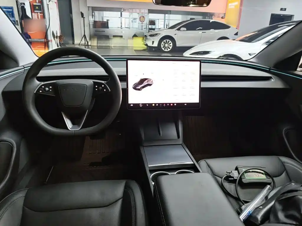 Tesla Model 3 — миниатюра 10