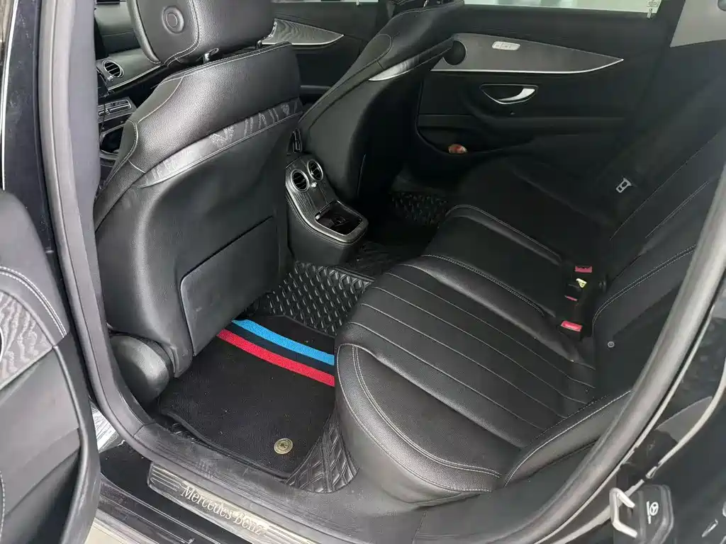 Mercedes-Benz E-Class — миниатюра 5