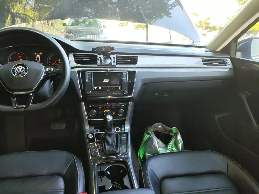 Volkswagen Passat — миниатюра 13