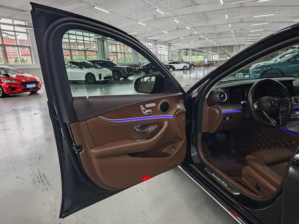 Mercedes-Benz E-Class — миниатюра 12