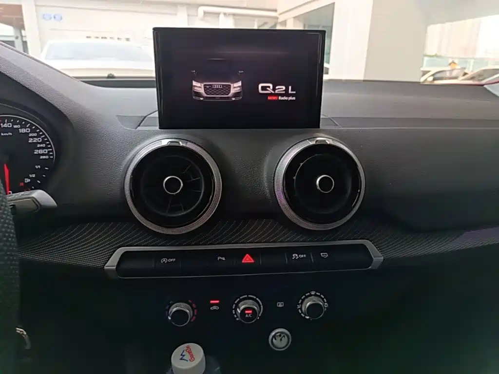 Audi Q2L — миниатюра 13