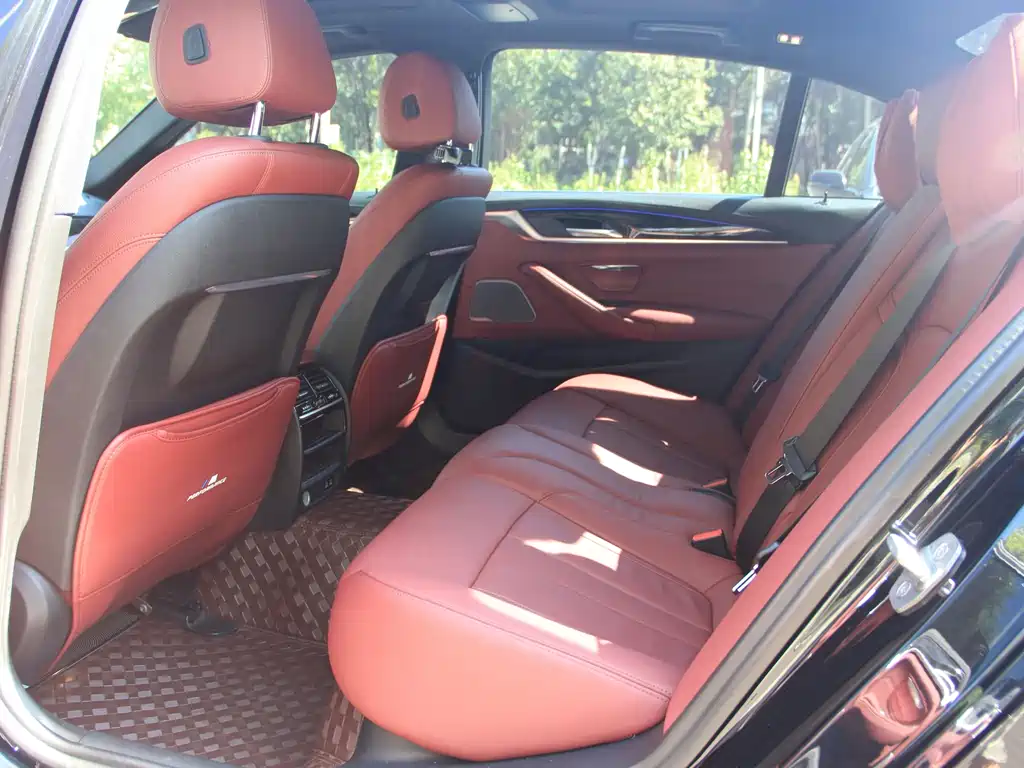 BMW 5 Series — миниатюра 5