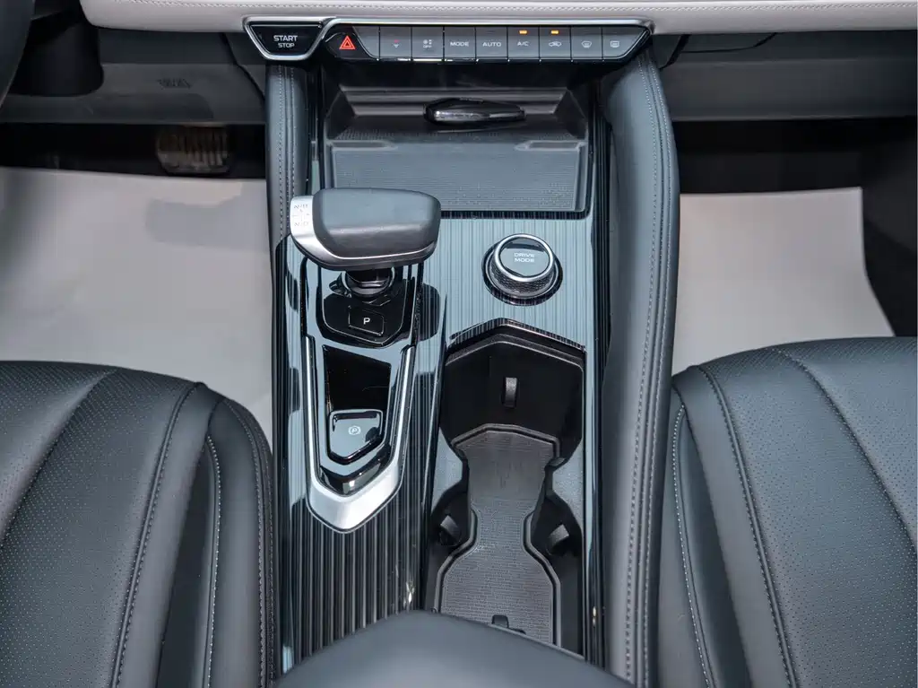 Geely Xingyue L — миниатюра 19